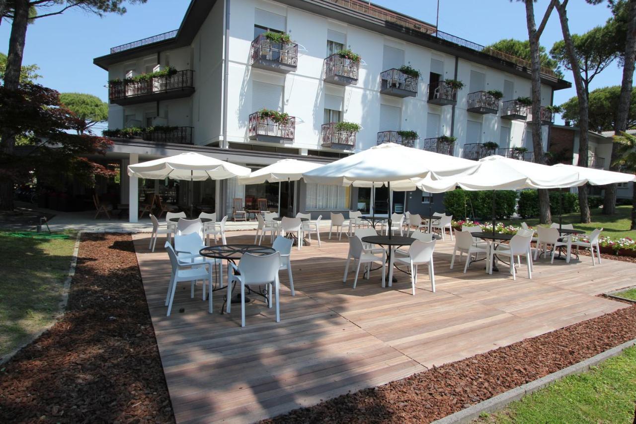 Hotel Laura Bibione Exterior foto